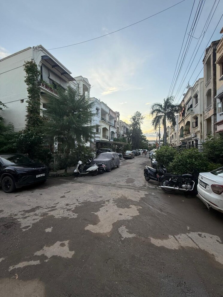  Parking, us-pine-homes 3 Bedroom 1800 Sq.Ft. Builder Floor In Dhakoli Zirakpur 9083237