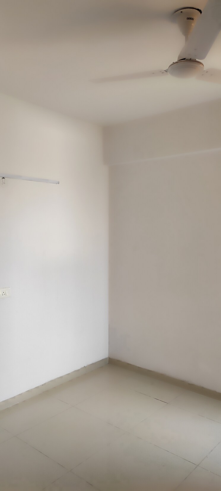 Room, wave city 1 Bedroom 35 Sq.Yd. Apartment In Wave City Ghaziabad 9083261