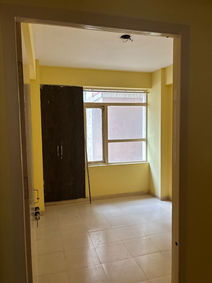 Room, auric-city-homes 3 Bedroom 647 Sq.Ft. Apartment In Neharpar Phase 2 Faridabad 9083317