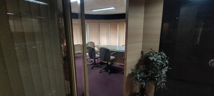  Parking, arihant-chs-khar-west Commercial Office Space 2000 Sq.Ft. In Khar West Mumbai 9083282