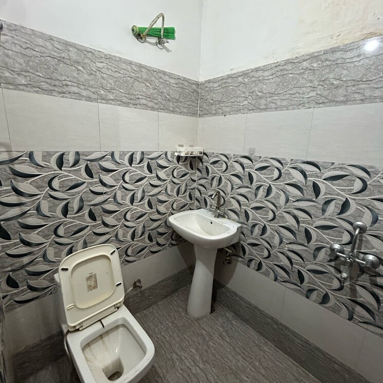 Bathroom, kharar landran road 2 Bedroom 900 Sq.Ft. Apartment In Kharar Landran Road Mohali 9083287