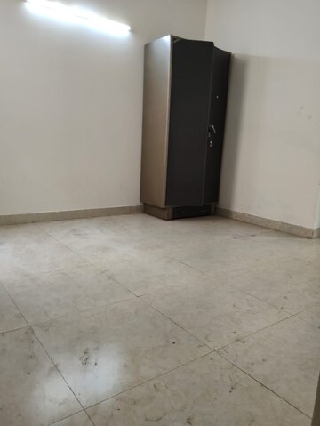 Room in 3 BHK Builder Floor at Sector 57 – for Rent