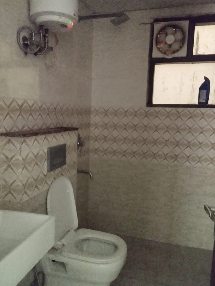 Bathroom, sector 57 3 Bedroom 2000 Sq.Ft. Builder Floor In Sector 57 Gurgaon 9083326