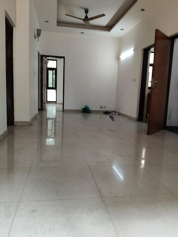 Room in 3 BHK Builder Floor at Sector 57 – for Rent