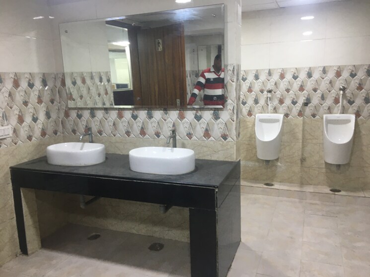 Washroom, sector 67 Commercial Office Space 6500 Sq.Ft. In Sector 67 Noida 9083313
