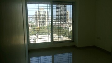 Room in 2 BHK Apartment at DLH Metroview, Andheri West – for Sale