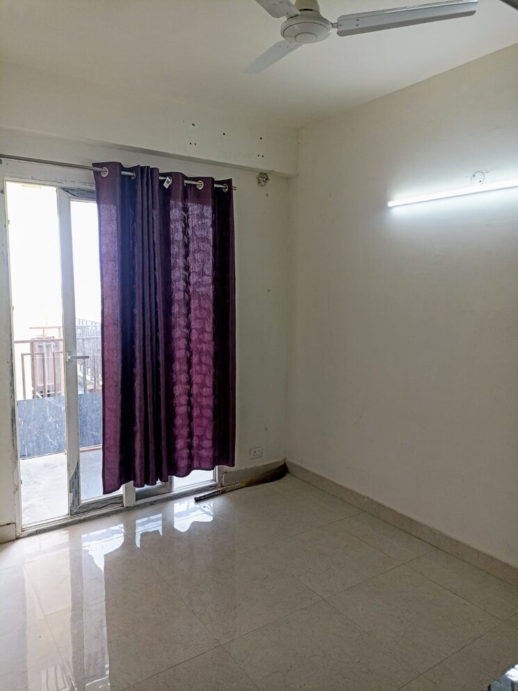 Room, signature-global-the-roselia 2 Bedroom 670 Sq.Ft. Apartment In Sector 95a Gurgaon 9083423