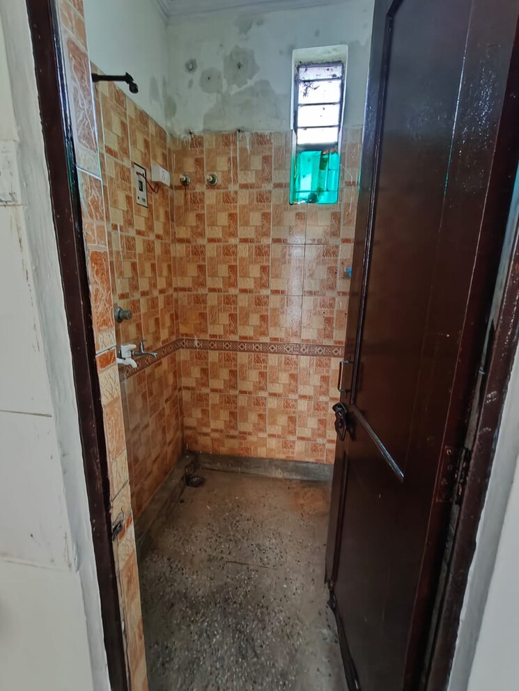 Bathroom, sector 14 dwarka 1 Bedroom 450 Sq.Ft. Apartment In Sector 14 Dwarka Delhi 9083440