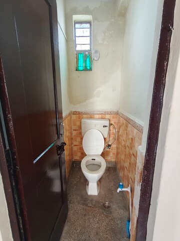 Bathroom in 1 BHK Apartment at Sector 14 Dwarka – for Rent