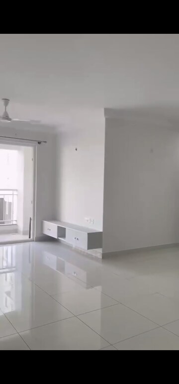 Room in 2 BHK Apartment at Purva Palm Beach, Hennur Road – for Rent