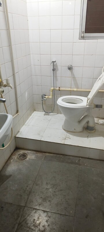 Bathroom in 2.5 BHK Apartment at Erandwane – for Rent