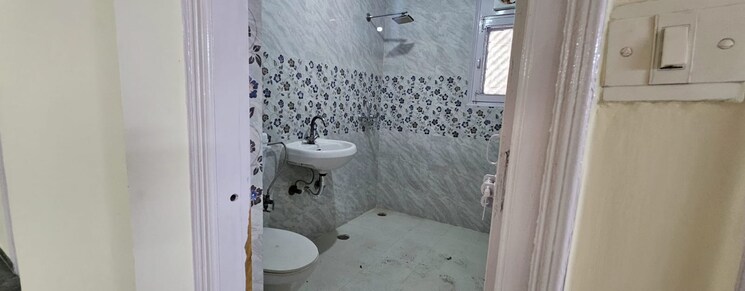 Bathroom, sector 18 dwarka 3 Bedroom 1550 Sq.Ft. Apartment In Sector 18 Dwarka Delhi 9083454