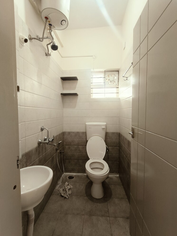 Bathroom, hsr layout 2 Bedroom 1000 Sq.Ft. Independent House In Hsr Layout Bangalore 9083462