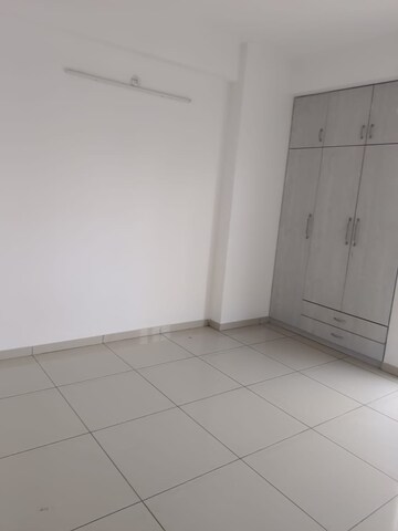 Room in 3 BHK Apartment at Gulshan Bellina, Sector 16 Greater Noida – for Rent