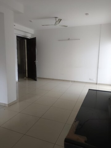 Room in 3 BHK Apartment at Gulshan Bellina, Sector 16 Greater Noida – for Rent