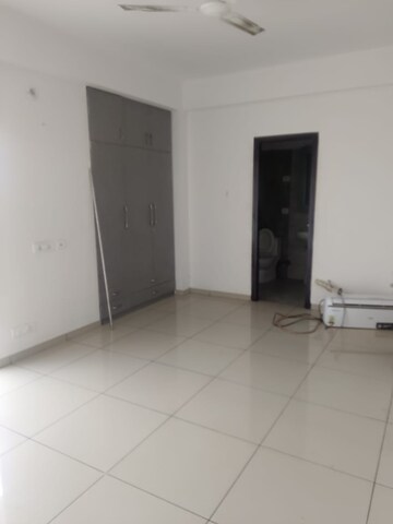 Room in 3 BHK Apartment at Gulshan Bellina, Sector 16 Greater Noida – for Rent