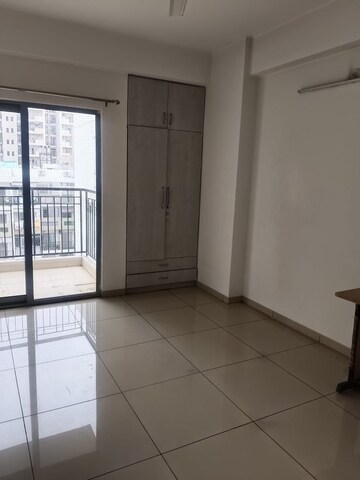 Room in 3 BHK Apartment at Gulshan Bellina, Sector 16 Greater Noida – for Rent