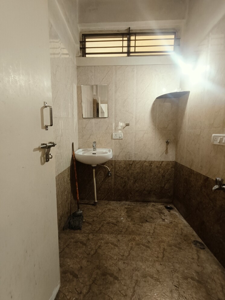 Bathroom, hsr layout 2 Bedroom 1000 Sq.Ft. Independent House In Hsr Layout Bangalore 9083470