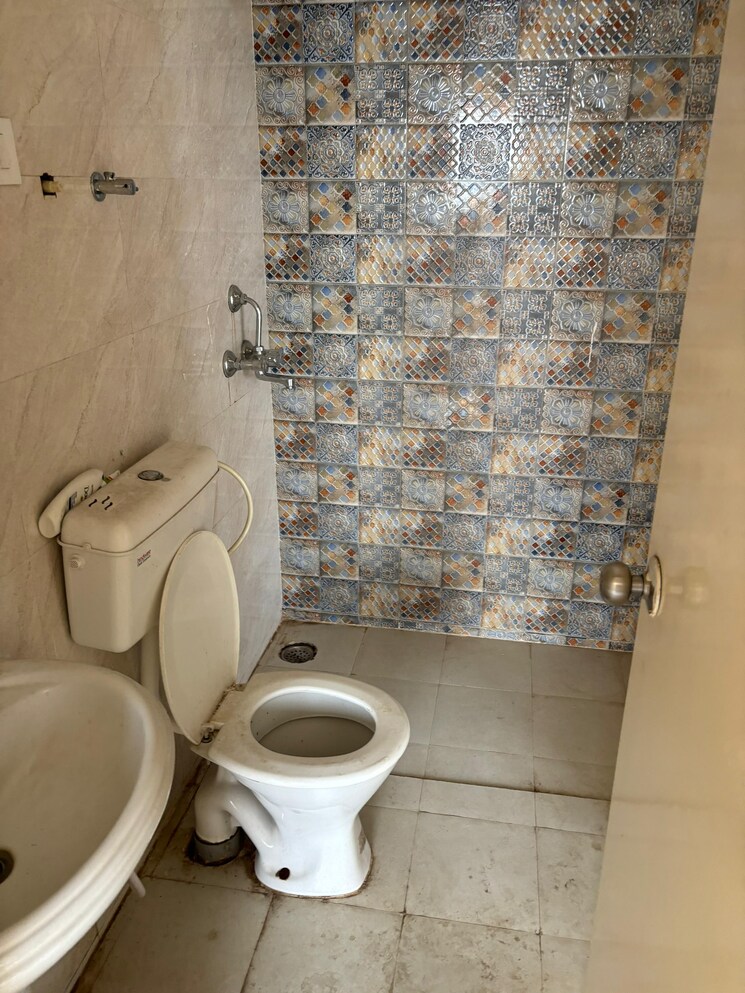 Bathroom, signature-global-the-millennia 2 Bedroom 600 Sq.Ft. Apartment In Sector 37d Gurgaon 9083467