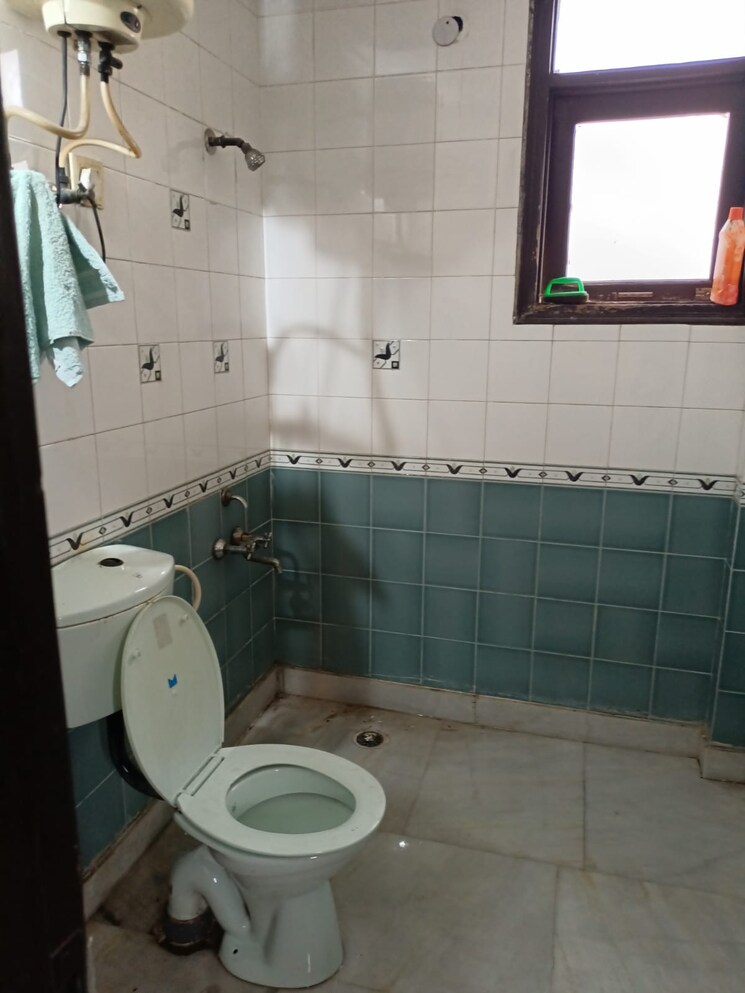 Bathroom, sector 11 dwarka 2 Bedroom 1250 Sq.Ft. Apartment In Sector 11 Dwarka Delhi 9083496