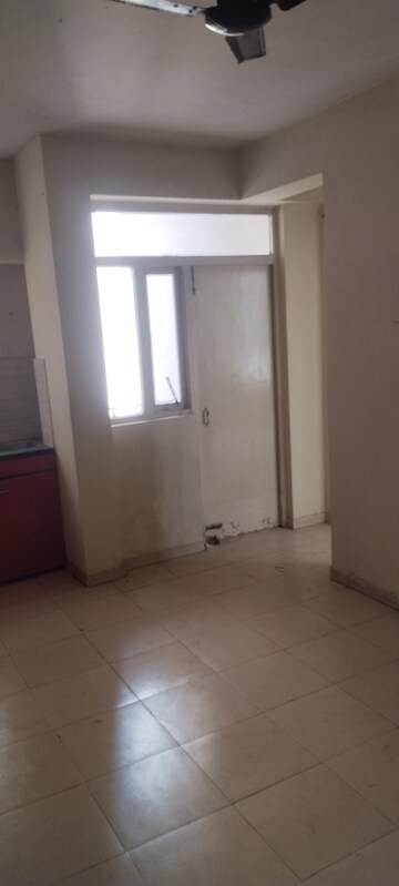Room in 3 BHK Apartment at Auric City Homes, Sector 82 – for Rent
