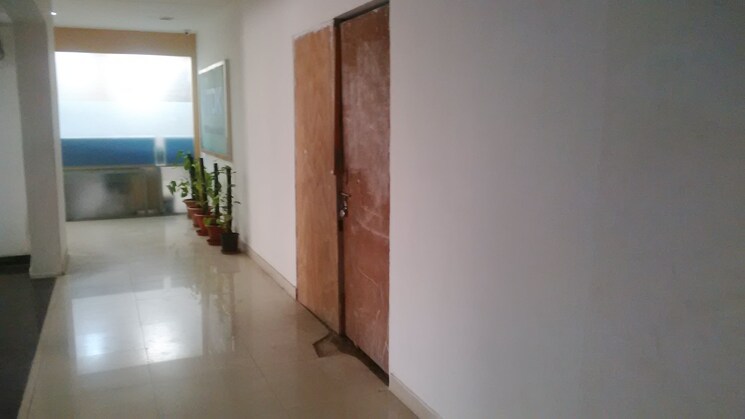 Room, sector 67 Commercial Office Space in IT/SEZ 7000 Sq.Ft. In Sector 67 Noida 9083480