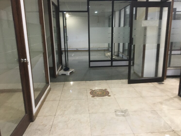 Room, sector 67 Commercial Office Space in IT/SEZ 7000 Sq.Ft. In Sector 67 Noida 9083480