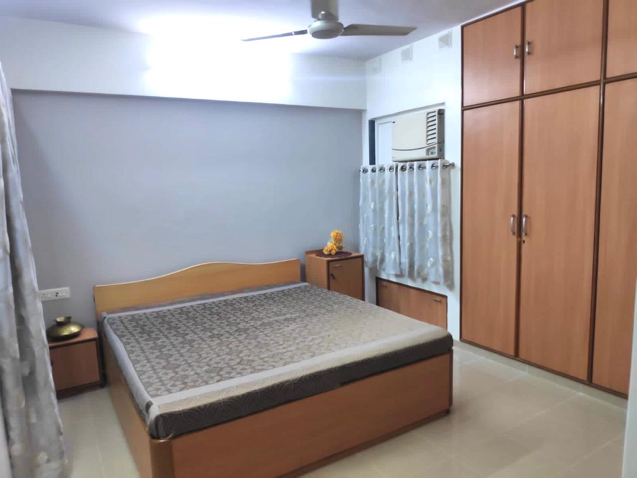 2 BHK + Pooja Room Apartment For Rent in Hiranandani Meadows