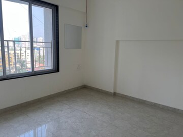 Room in 1.5 BHK Apartment at Omkara Unchai, Borivali West – for Sale