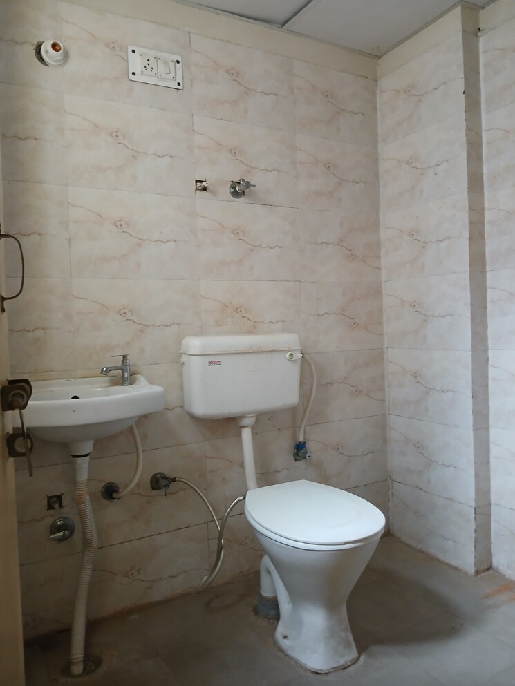 Bathroom, agrasain-spaces-aagman 2 Bedroom 658 Sq.Ft. Apartment In Sector 70 Faridabad 9083581