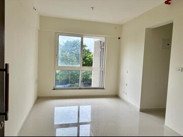 Room in 2 BHK Apartment at Sheth Zuri, Laxmi Nagar – for Rent