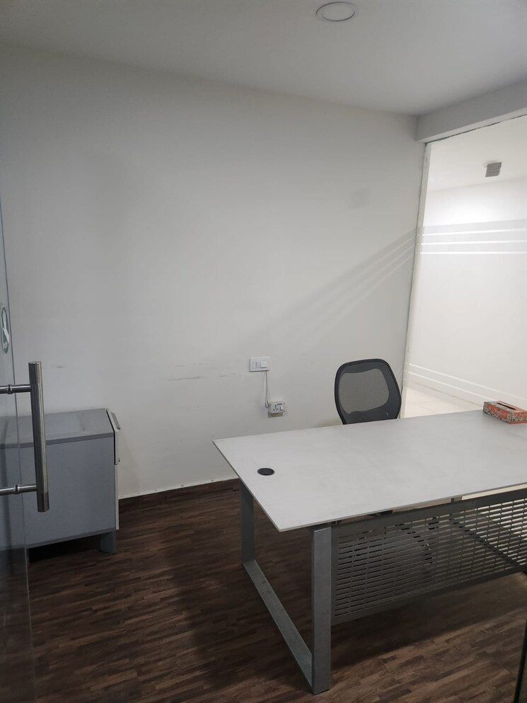 Team Area, emaar-emerald-plaza Commercial Office Space 641 Sq.Ft. In Sector 65 Gurgaon 9083594