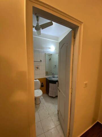 Bathroom in 3.5 BHK Apartment at Eldeco Ananda, Sector 48 – for Rent