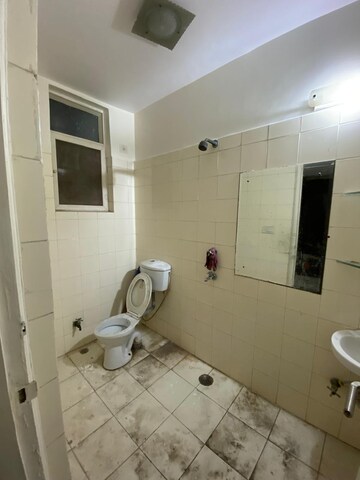 Bathroom in 3.5 BHK Apartment at Eldeco Ananda, Sector 48 – for Rent