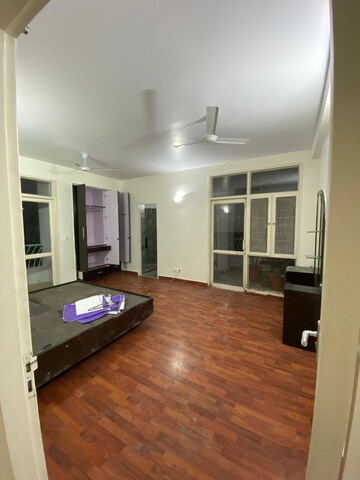 Room in 3.5 BHK Apartment at Eldeco Ananda, Sector 48 – for Rent