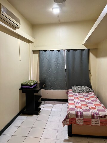 Team Area in 1.5 BHK Apartment at Koregaon Park – for Rent