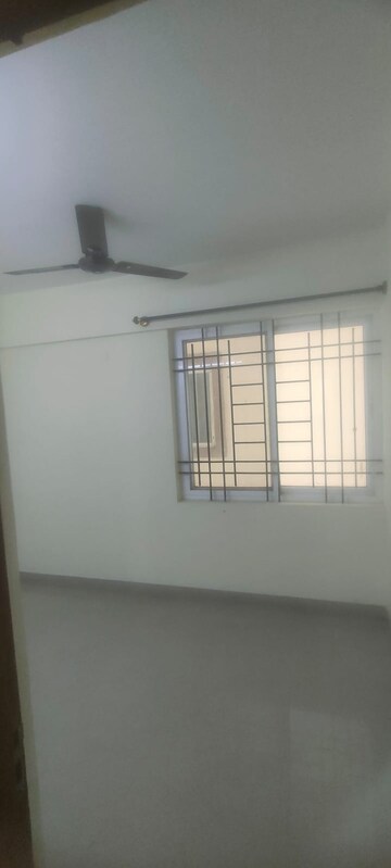 Room in 2.5 BHK Apartment at Monarch Serenity, Thanisandra Main Road – for Rent
