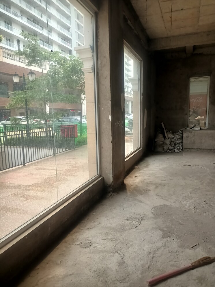 Other, omaxe-world-street Commercial Showroom 1200 Sq.Ft. In Sector 79 Faridabad 9083648