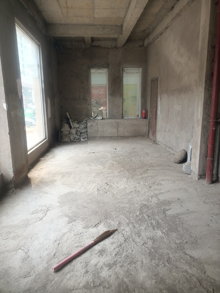 Team Area, omaxe-world-street Commercial Showroom 1200 Sq.Ft. In Sector 79 Faridabad 9083648