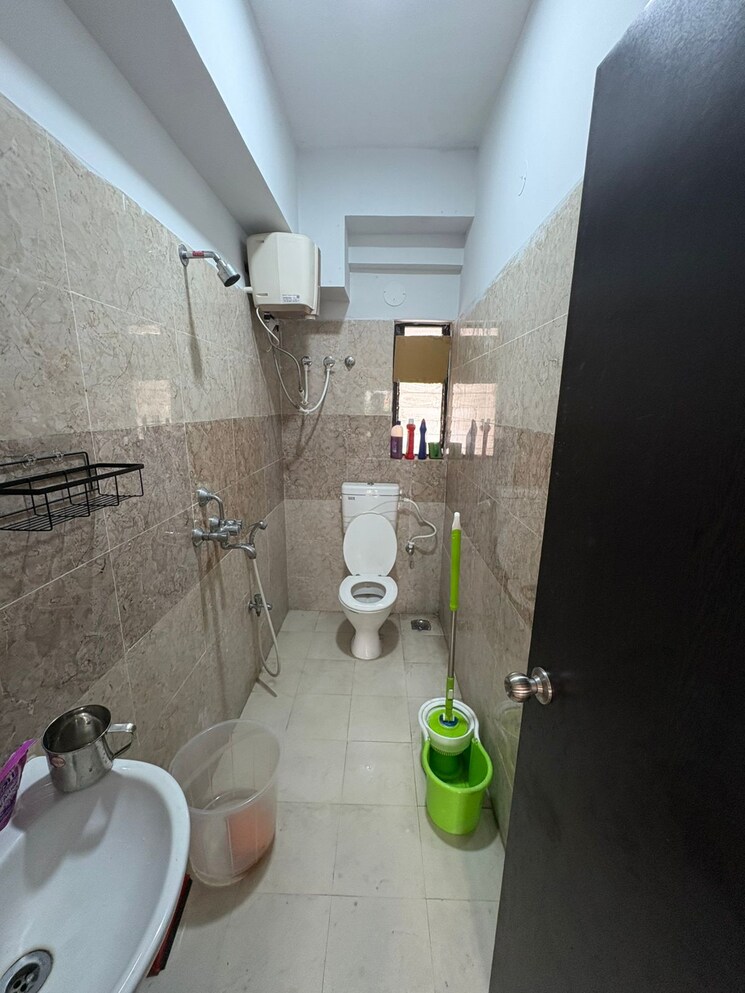 Bathroom, metro-heights 3 Bedroom 1370 Sq.Ft. Apartment In Rasapunja Kolkata 9083677