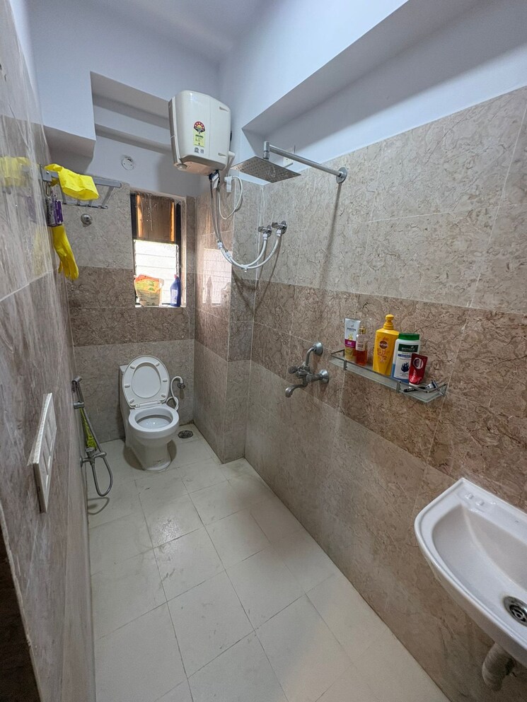 Bathroom, metro-heights 3 Bedroom 1370 Sq.Ft. Apartment In Rasapunja Kolkata 9083677