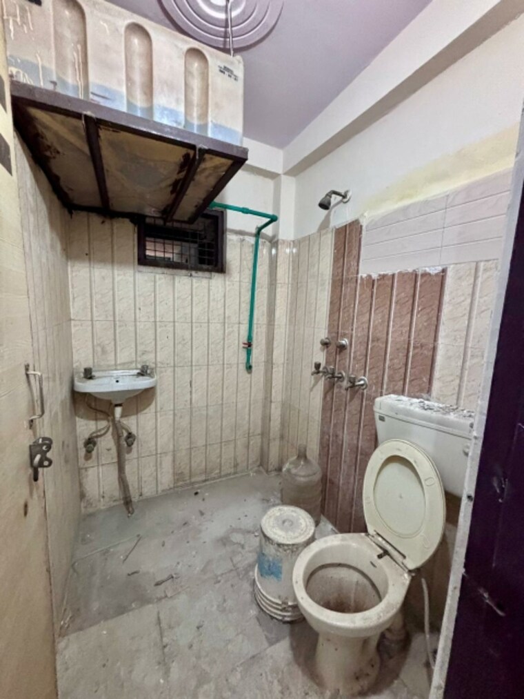 Bathroom, mansa ram park 1 RK 25 Sq.Yd. Builder Floor In Mansa Ram Park Delhi 9083694