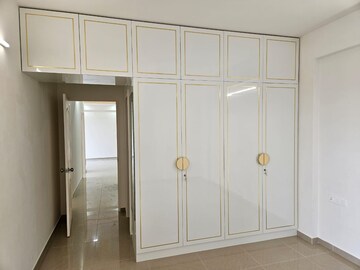 Room in 3 BHK Apartment at Goyal Orchid Piccadilly, Thanisandra Main Road – for Rent