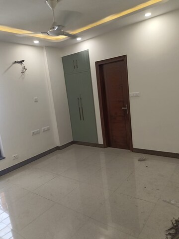 Room in 3 BHK Apartment at Sector 19 Dwarka – for Rent