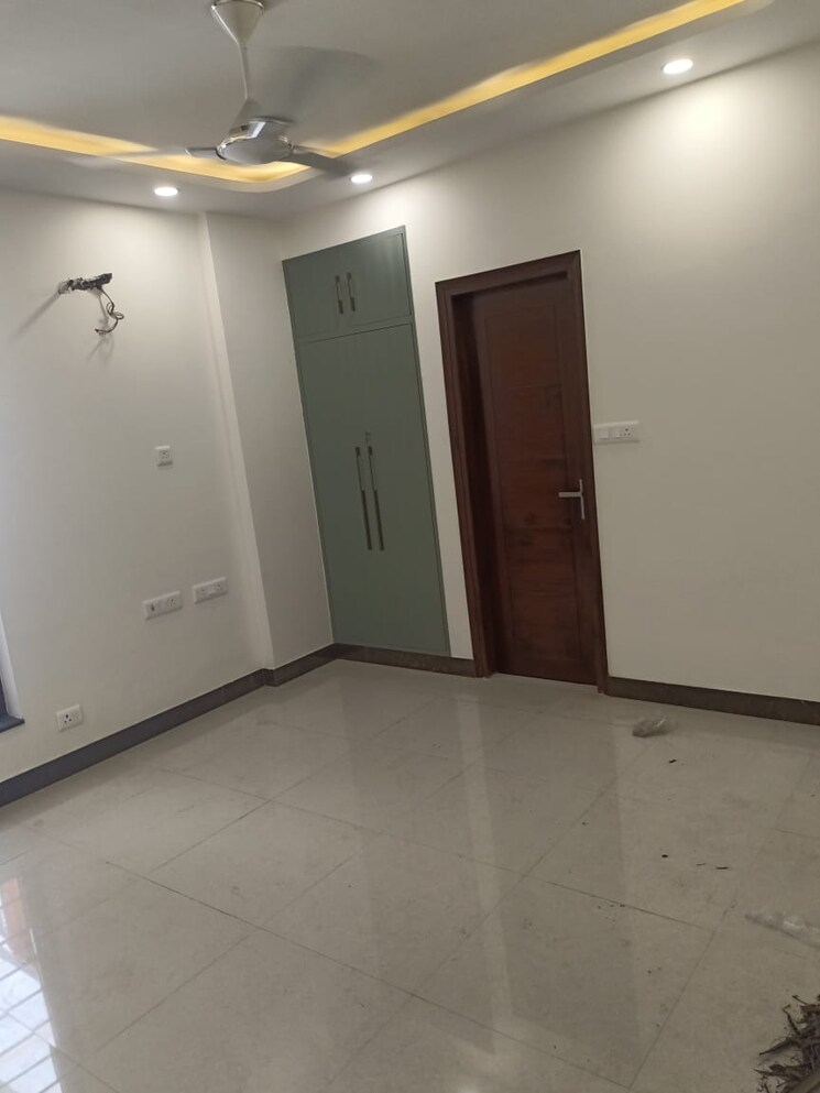 Room, sector 19 dwarka 3 Bedroom 2000 Sq.Ft. Apartment In Sector 19 Dwarka Delhi 9083715