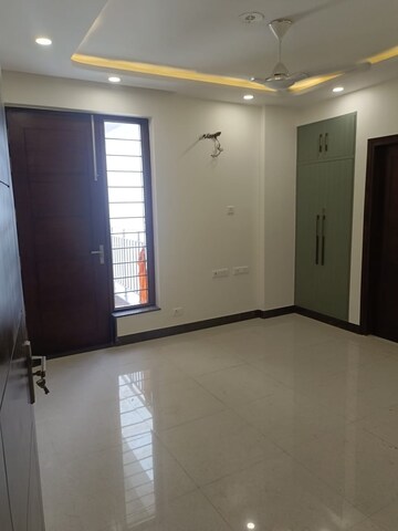 Room in 3 BHK Apartment at Sector 19 Dwarka – for Rent