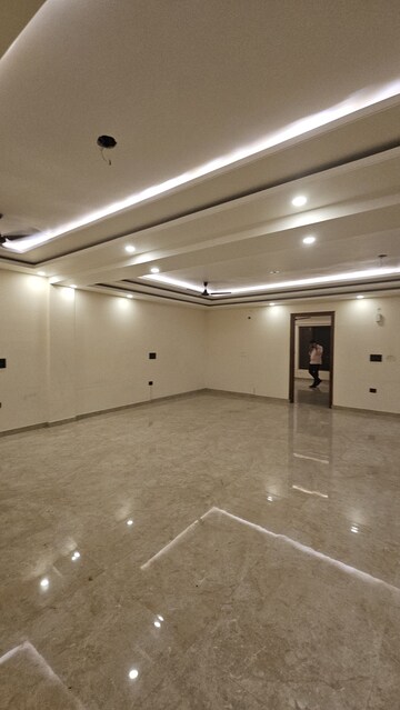 Parking in 3 BHK Independent House at RWA Apartments Sector 45, Sector 45 – for Rent