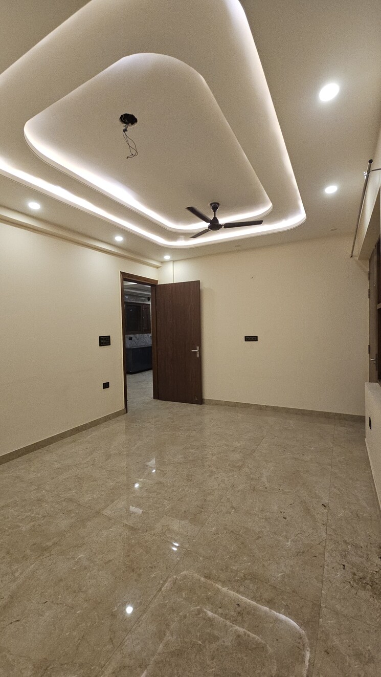 Room, rwa-apartments-sector-45 3 Bedroom 250 Sq.Mt. Independent House In Sector 45 Noida 9083821