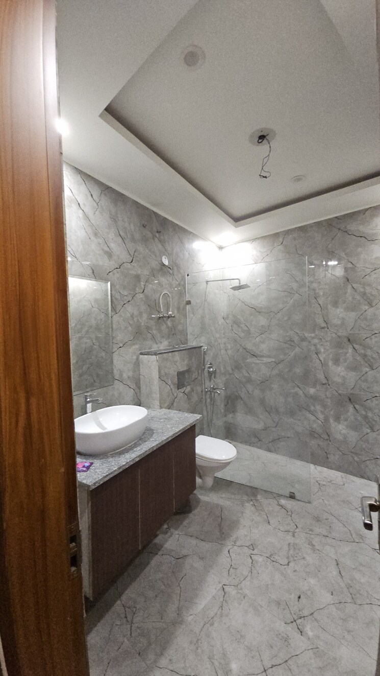 Bathroom, rwa-apartments-sector-45 3 Bedroom 250 Sq.Mt. Independent House In Sector 45 Noida 9083821