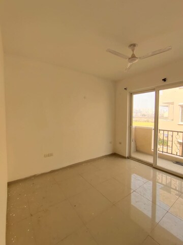 Room in 3 BHK Builder Floor at Emaar MGF Emerald Hills, Sector 65 – for Rent